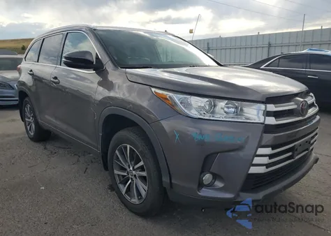 2018 Toyota Highlander Se из США, поврежденный, VIN 5TDJZRFH8JS538021